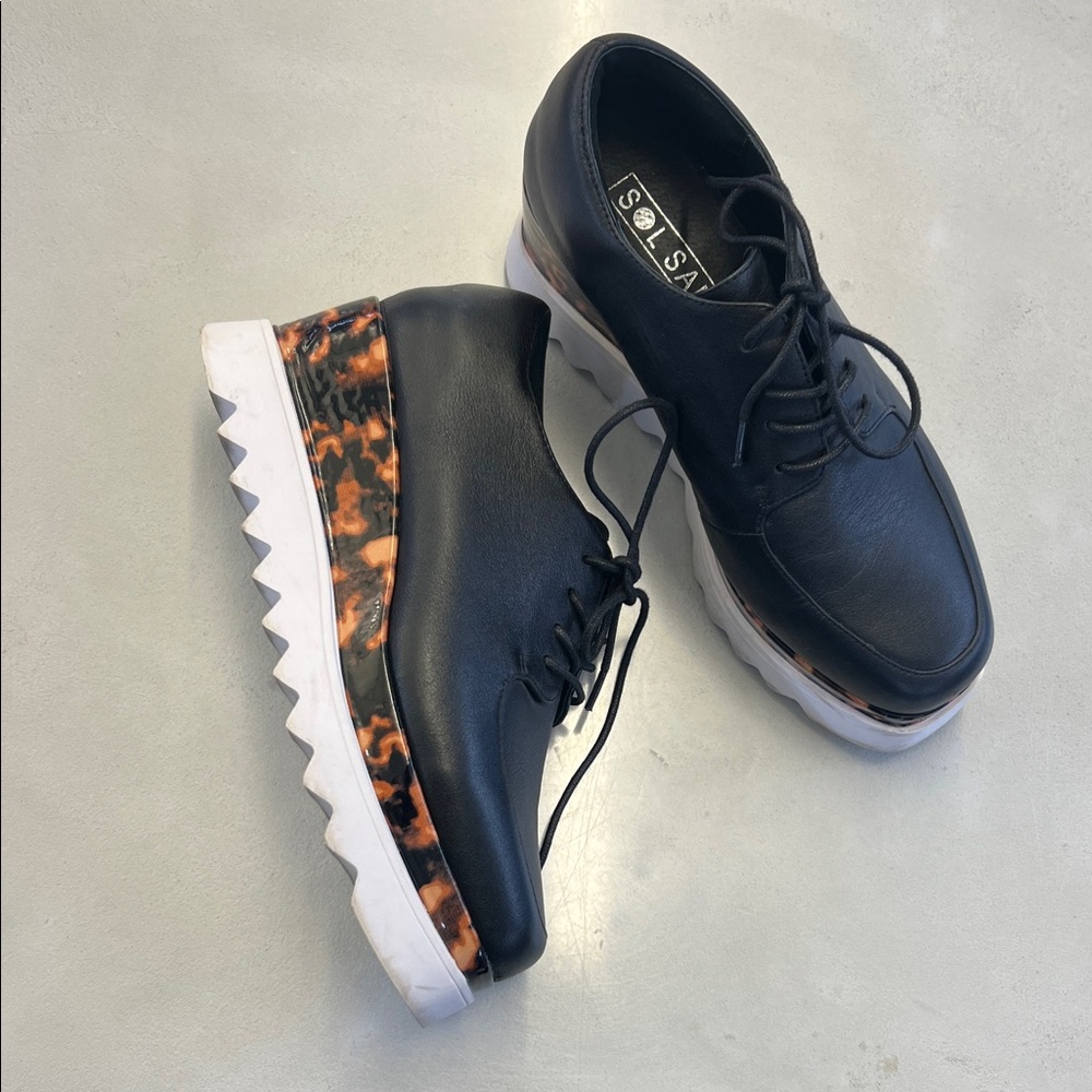 Black and Brown Women's platform Oxford shoe